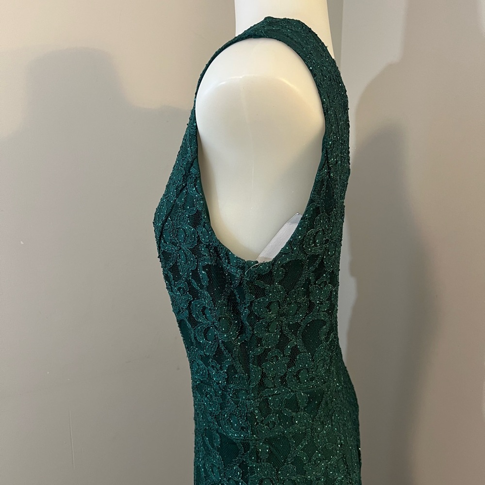 Enfocus Studio Green Plunge Neck Sleeveless Gown - Picture 8 of 14